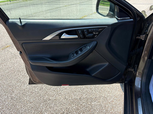 Used 2018 INFINITI QX30 Premium image 12