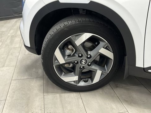Used 2023 Hyundai Venue Limited image 33