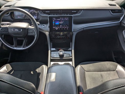 Used 2024 Jeep Grand Cherokee Altitude image 32