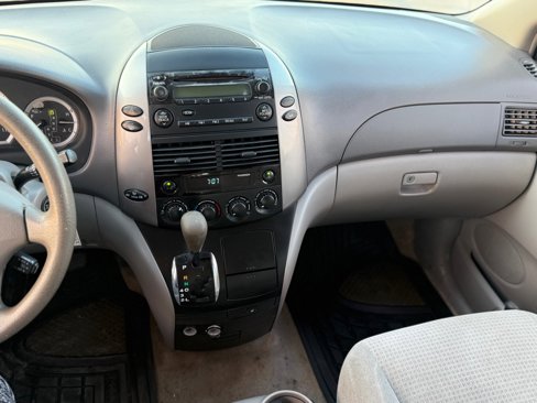 Used 2006 Toyota Sienna CE image 11