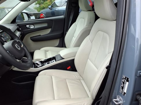 Certified 2023 Volvo XC40 B5 Plus w/ Driver Assist Package image 45