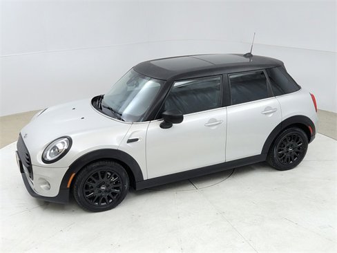 Used 2020 MINI Cooper 4-Door Hardtop w/ Storage Package image 15