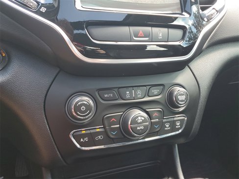 Used 2022 Jeep Cherokee Limited image 25