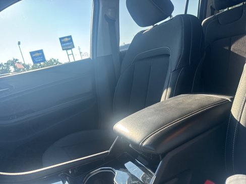 Used 2023 Jeep Grand Cherokee L Laredo image 27