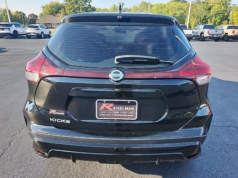 Used 2021 Nissan Kicks S image 4