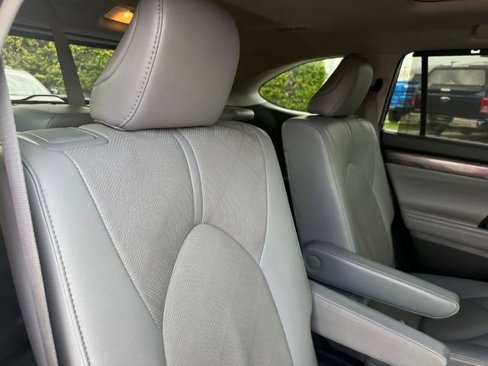 Used 2021 Toyota Highlander Platinum image 24