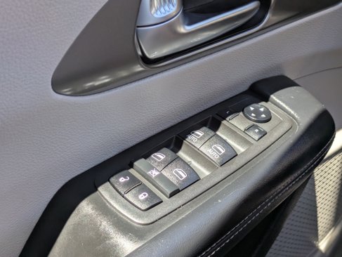 Used 2021 Chrysler Pacifica Touring-L image 29
