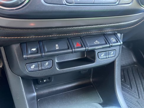 Used 2021 GMC Canyon AT4 image 31