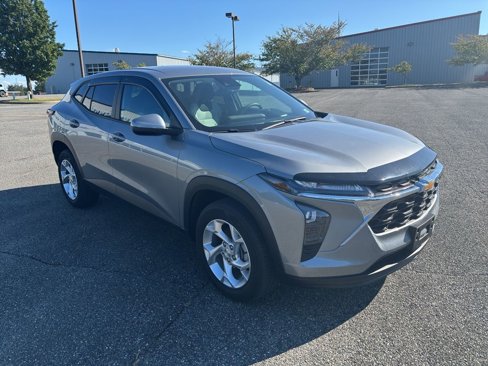 Used 2024 Chevrolet Trax LS w/ LS Convenience Package image 3