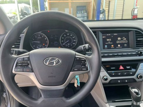Used 2017 Hyundai Elantra SE image 8