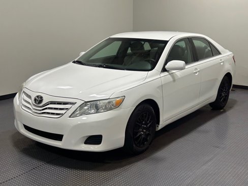 Used 2010 Toyota Camry image 1