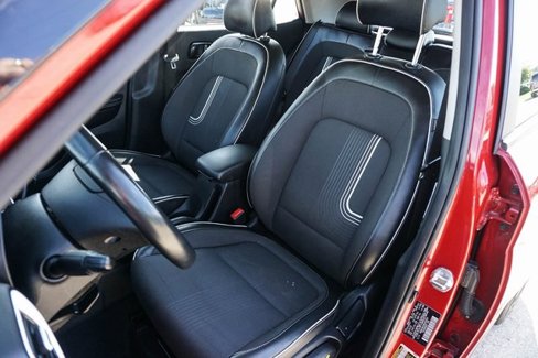 Used 2022 Hyundai Venue Limited image 13