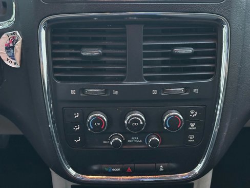 Used 2018 Dodge Grand Caravan SE image 29