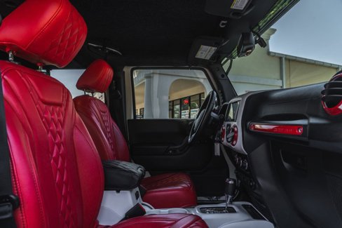 Used 2017 Jeep Wrangler Unlimited Sahara w/ Connectivity Group image 28