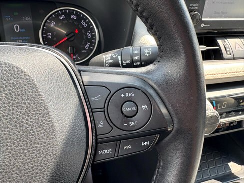 Used 2020 Toyota RAV4 XLE Premium image 14