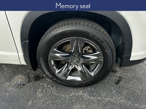 Used 2017 Toyota Highlander Limited Platinum image 14