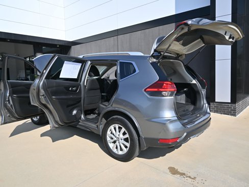 Used 2017 Nissan Rogue SV image 17