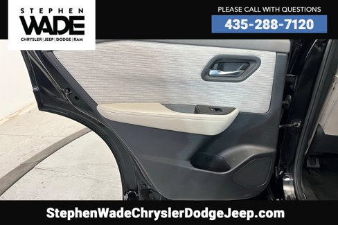 Used 2023 Nissan Rogue SV image 18
