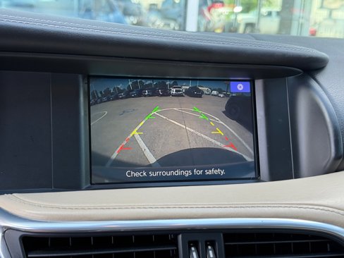 Used 2017 INFINITI QX30 Premium image 26