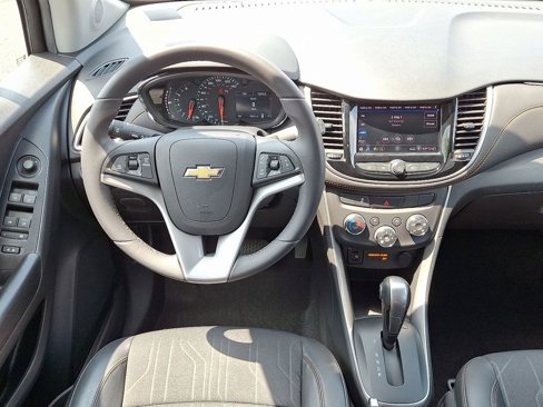 Certified 2022 Chevrolet Trax LT w/ LT Convenience Package image 12