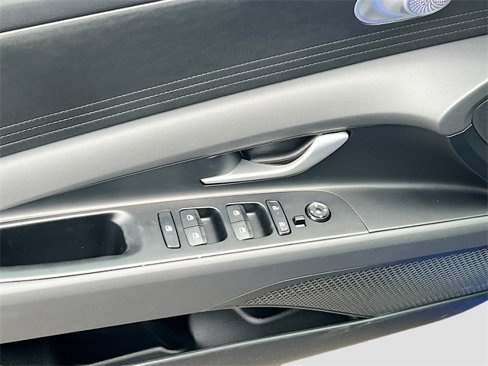 New 2025 Hyundai Elantra SE image 17