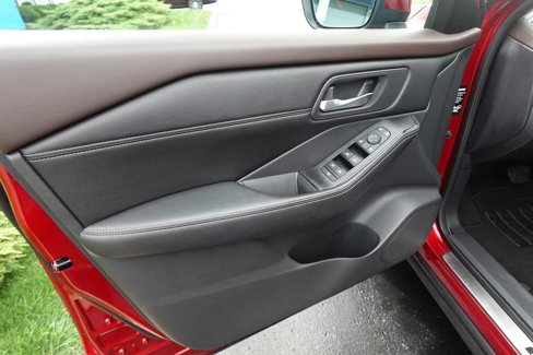 Used 2022 Nissan Rogue SV w/ SV Premium Package image 11