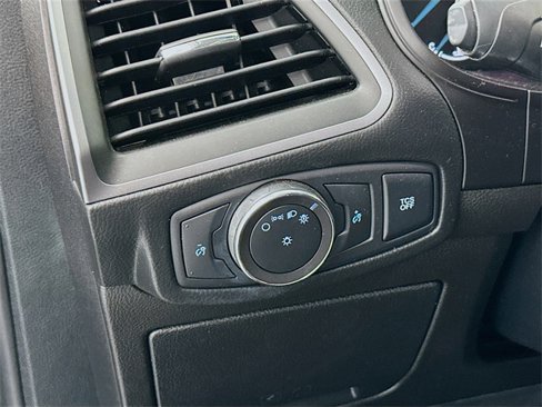 Used 2019 Ford Edge SE image 10