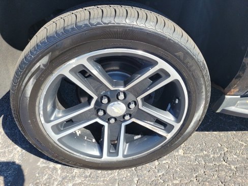 Used 2016 Chevrolet Suburban LT image 6