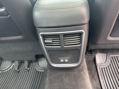 Used 2015 Chrysler 300 Limited image 25