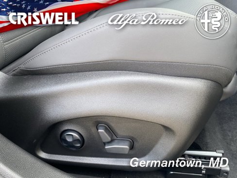 New 2025 Alfa Romeo Tonale w/ Premium Package image 38
