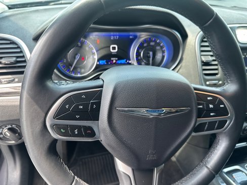 Used 2018 Chrysler 300 Touring L image 16