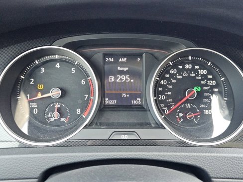 Used 2017 Volkswagen GTI SE image 29
