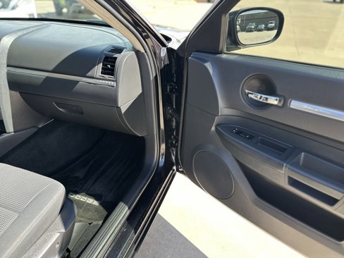 Used 2010 Dodge Charger SXT image 9