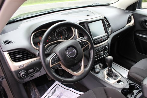 Used 2016 Jeep Cherokee Latitude w/ Comfort/Convenience Group image 18