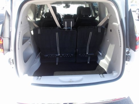 Used 2023 Chrysler Pacifica Touring-L image 10