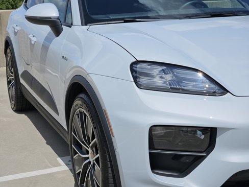 Certified 2024 Porsche Macan 4 Electric image 15