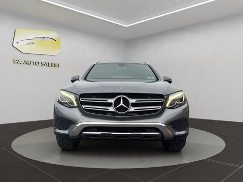 Used 2019 Mercedes-Benz GLC 300 4MATIC image 2
