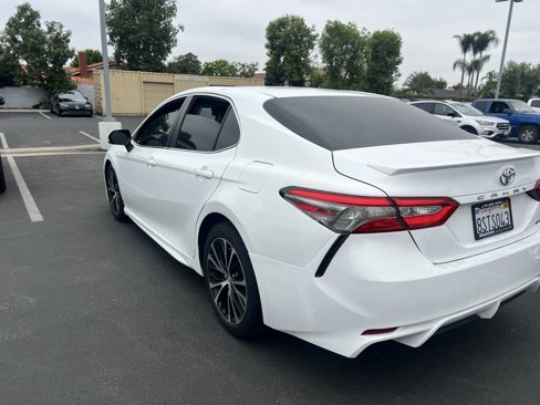 Used 2018 Toyota Camry SE image 4