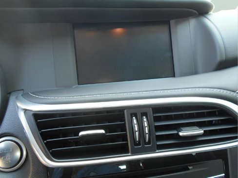 Used 2018 INFINITI QX30 image 5