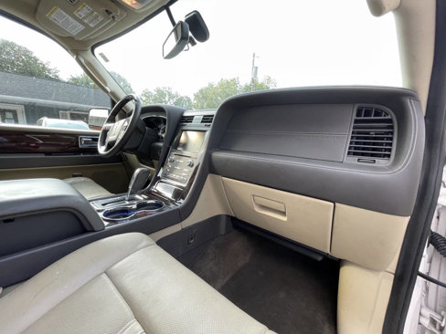 Used 2015 Lincoln Navigator L 4WD w/ Equipment Group 101A Reserve image 16