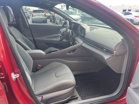 Certified 2025 Hyundai Elantra SE image 23