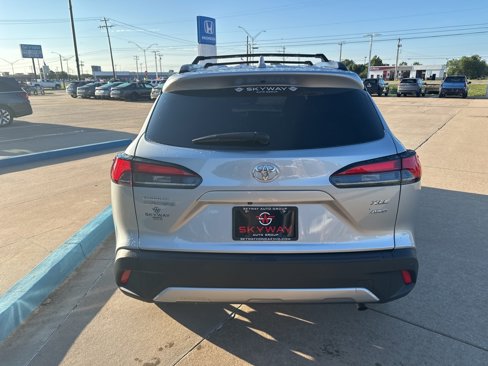 Used 2023 Toyota Corolla Cross XLE image 14