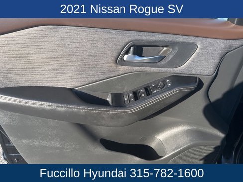 Used 2021 Nissan Rogue SV image 10