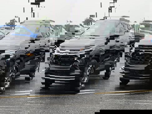 New 2025 Chevrolet Trax LT w/ Driver Confidence Package image 1
