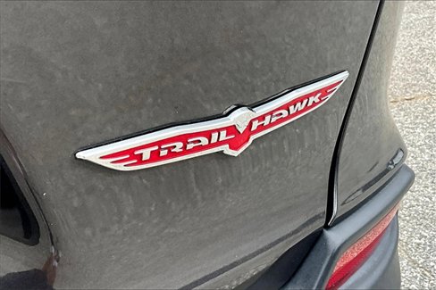 Used 2020 Jeep Cherokee Trailhawk image 24