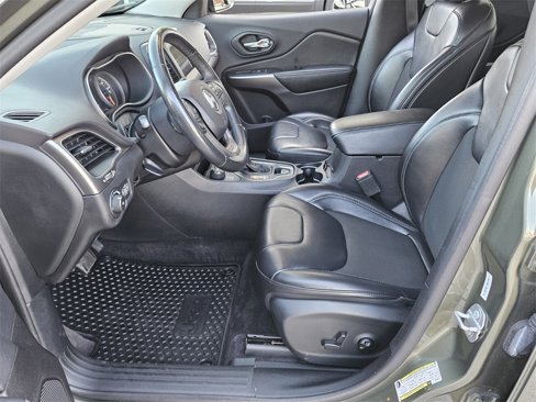 Used 2019 Jeep Cherokee Latitude Plus w/ Cold Weather Group image 2