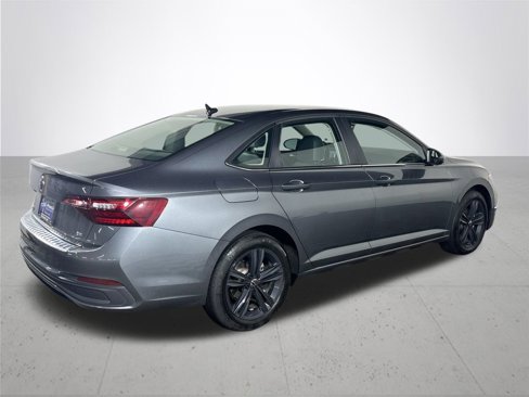 Certified 2024 Volkswagen Jetta SE image 7