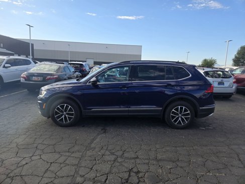 Used 2021 Volkswagen Tiguan SE w/ Panoramic Sunroof Package image 2
