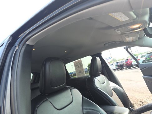 Used 2019 Jeep Cherokee Latitude Plus w/ Comfort/Convenience Group image 39