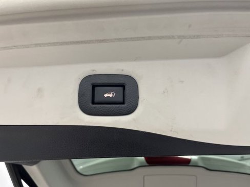Used 2018 Nissan Rogue SV w/ Premium Package image 15